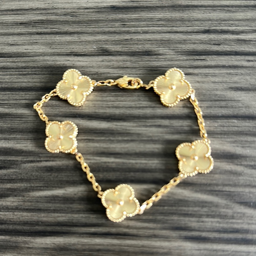 Elegant Gold Flower Bracelet